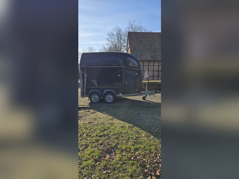 Pferdeanhänger BÖCKMANN – Baujahr 2015 – für 2 Pferde – 1. Hand