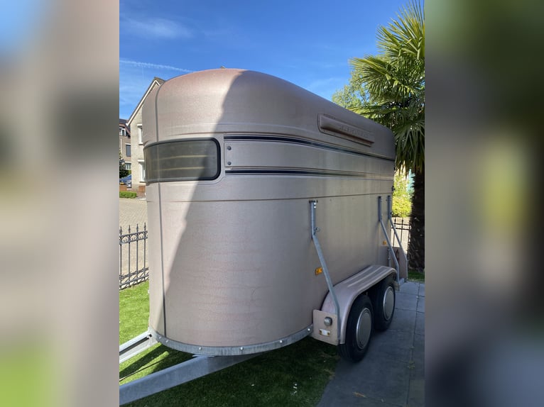 Van Sluis trailer