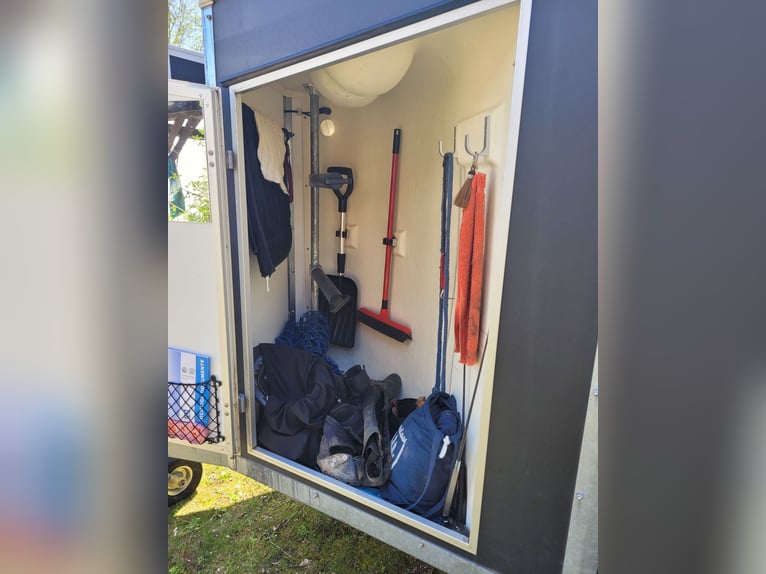 Böckmann Duo with stallion partition and aluminum floor
