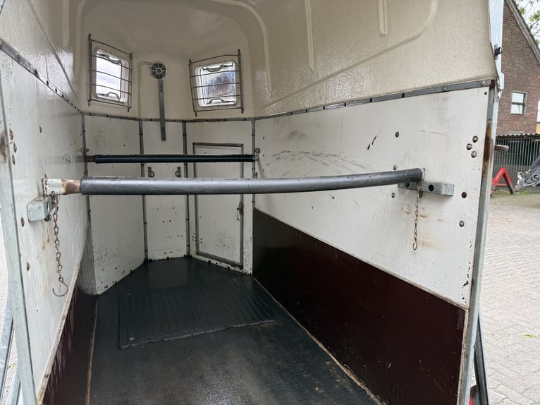 DUIS 1.5 Horse Trailer with Poly Cover