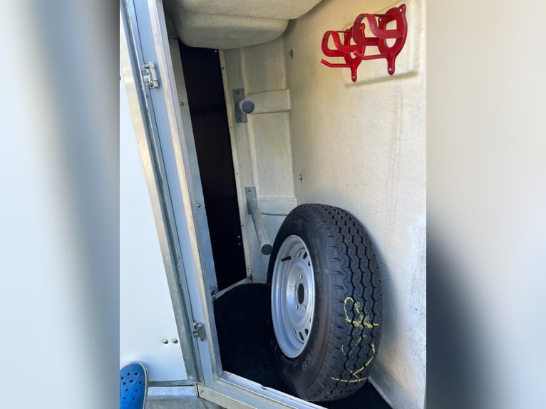 WM Meyer horse trailer with tack room, very well maintained, extensively refurbished, TÜV valid unti