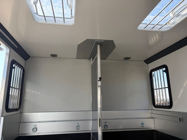 Brand-new 2-horse trailer