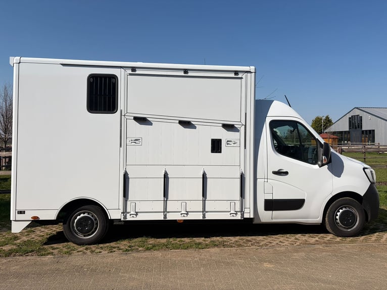 Brand-new 2-horse trailer
