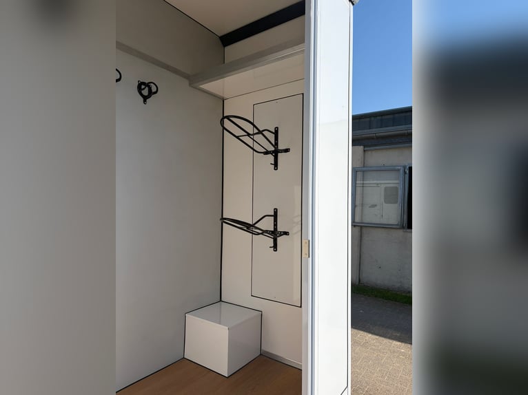 Brand-new 2-horse trailer