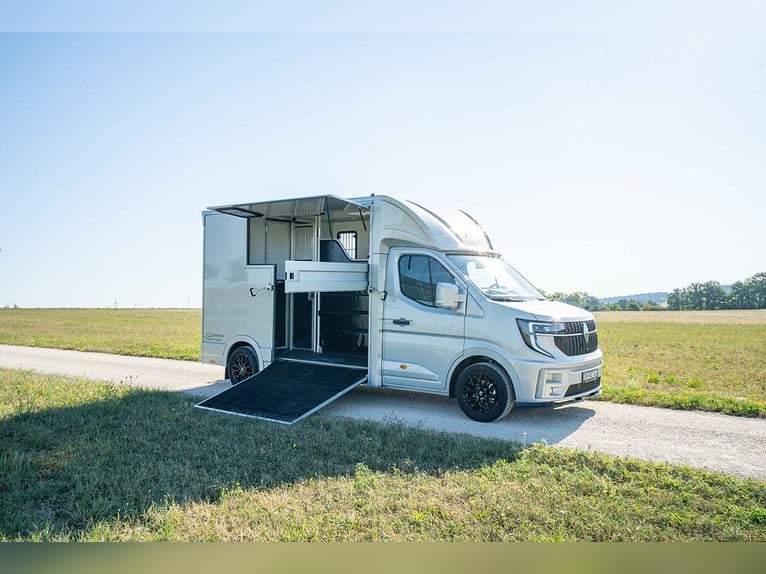 Horse Transporter 2 Ride Automatic Renault Master 170 HP Livestock and Animal Transporter