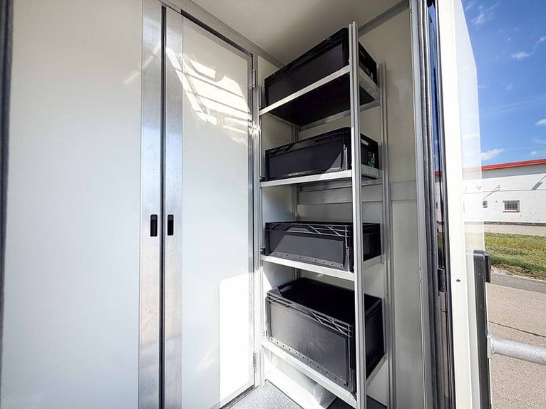 Horse transporter 2 Ride stallion equipment Renault Master 170 HP automatic livestock transporter