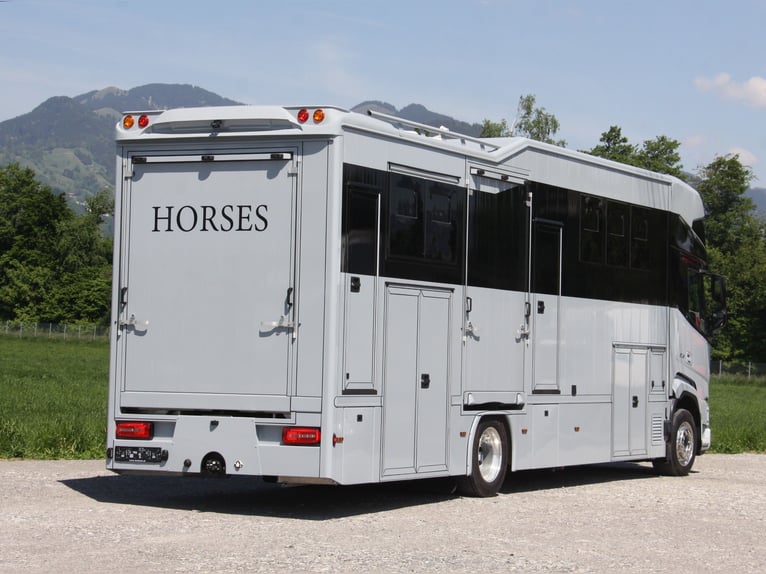 Horse Transporter DAF XF410 Horsebox with Living Quarters