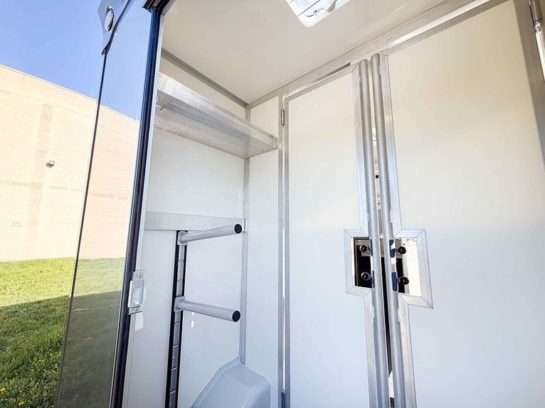 Renault Master Horse Transporter, New Model, 2 Ride Automatic, Self-Drive Horsebox, Horse Van