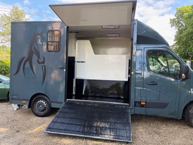 Renault Master Horsebox ACR Stalls – Very good condition