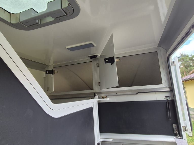 Renault Master STX Horsebox | Automatic | 170 HP | 3.5 tons | 21,600 miles