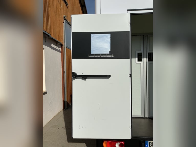 Renault Master with MSG Stablehopper multi-purpose body, automatic transmission, 3.5 tons