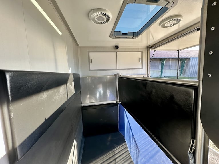 Ford Roelofsen Parados Sport 2-Horse Transporter Deluxe Edition – Automatic – Available Immediately!