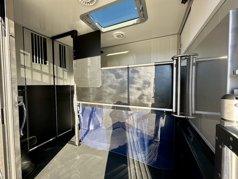 Ford Roelofsen Parados Sport 2-Horse Transporter Deluxe Edition – Automatic – Available Immediately!