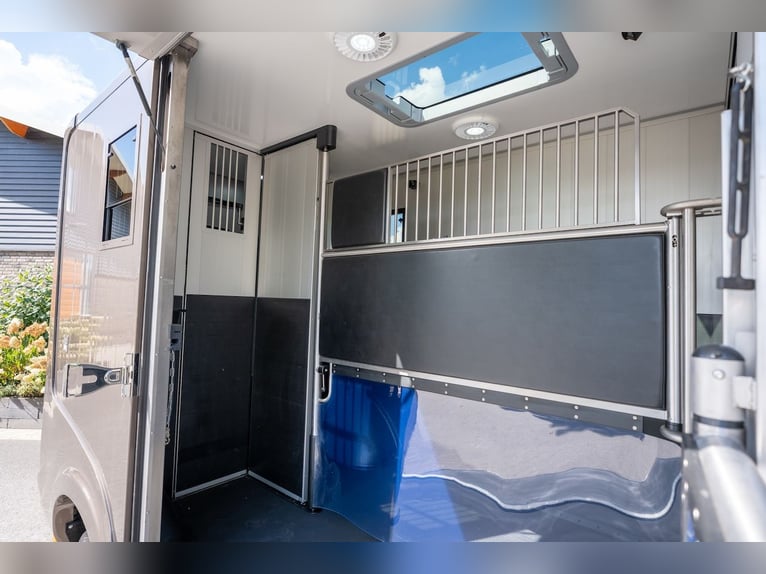 Ford Roelofsen Parados Sport 2-Horse Transporter Deluxe Edition – Automatic – Ready for Immediate De