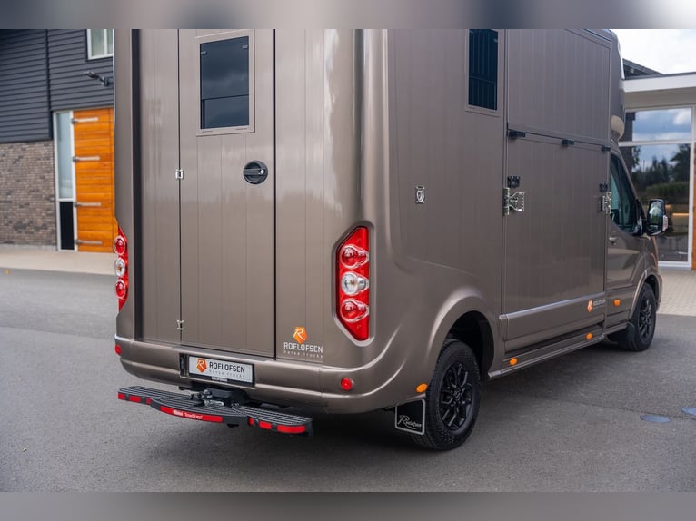Ford Roelofsen Parados Sport 2-Horse Transporter Deluxe Edition – Automatic – Ready for Immediate De