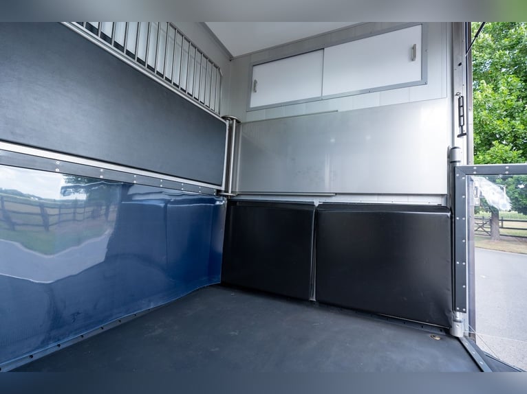 Ford Roelofsen Parados Sport 2-Horse Transporter Deluxe Edition – Automatic – Ready for Immediate De