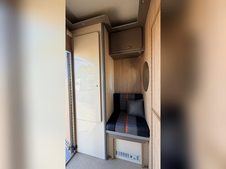 Horse trailer for sale with living quarters (perfect condition)