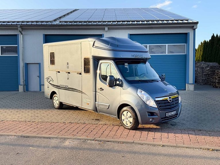 Horse Transporter, 5-Seater, Automatic, Only 80,300 km, Opel Movano, Air Conditioning, Cruise Contro