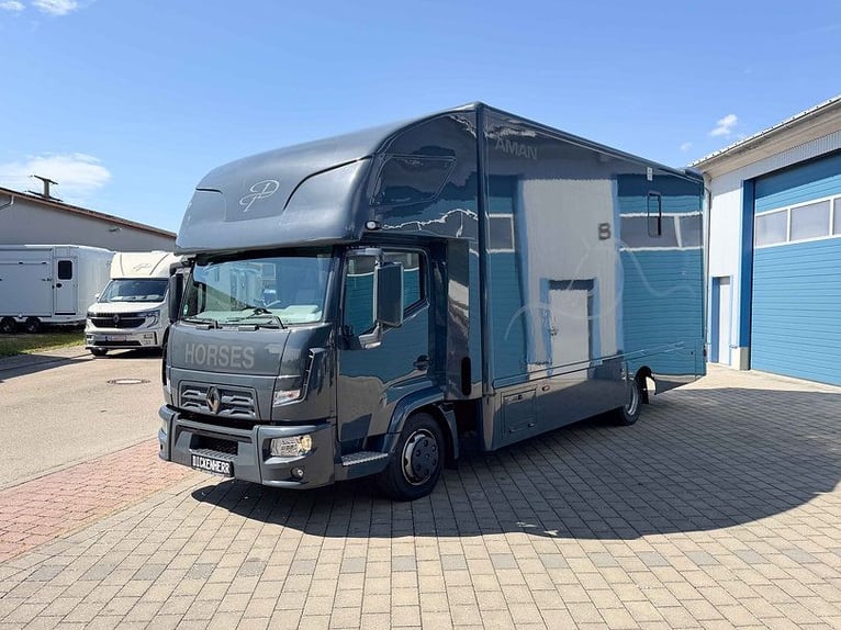 Horse transporter, 7.5-ton Renault D2 with manual transmission, 65,000 km, Euro 6 standard, 180 HP, 