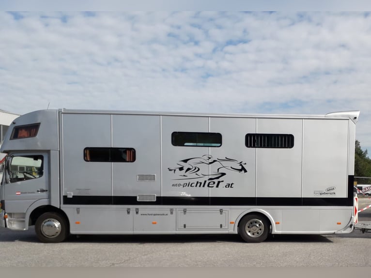 Horse truck with living quarters available at a great price due to urgent need for a new vehicle!!!