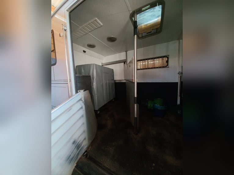 Horse truck with living quarters available at a great price due to urgent need for a new vehicle!!!