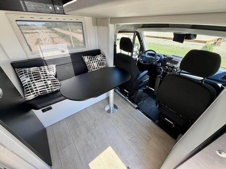 IVECO Daily RJH Sport Pro H3 Horse Transporter with Living Cabin – 3 Horses, Automatic Transmission,