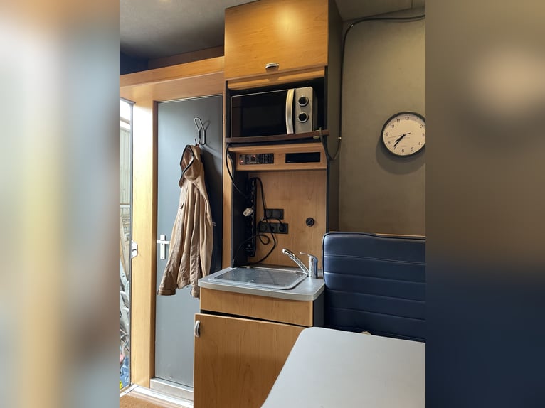MAN L200 horse transporter with motorhome approval – accommodates 4 horses – living cabin
