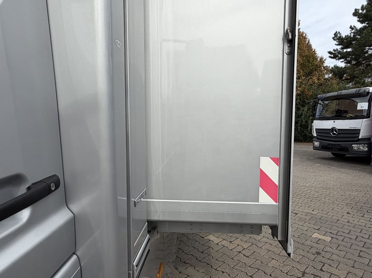 MB Atego 818 | Pop-Out Living Space | First Hand | Only 57,000 km | Parking Heater | Air Conditionin