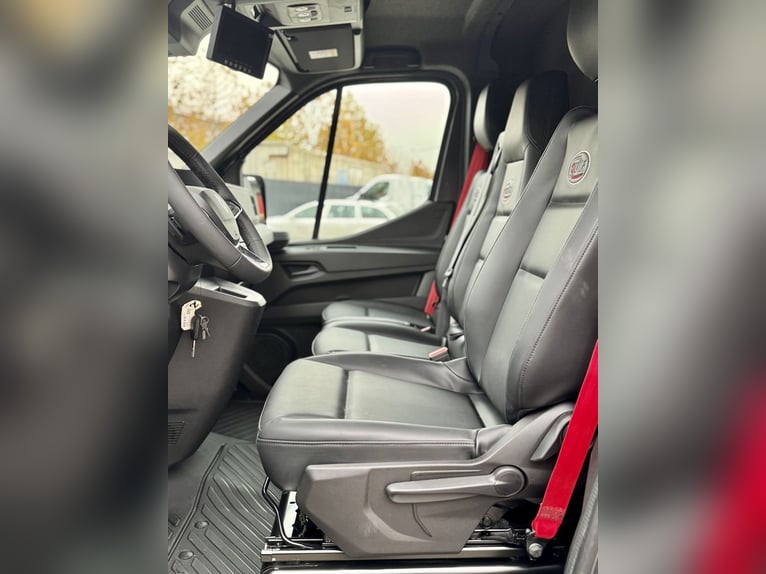 New Model Renault EQUITA 2-Horse Trailer, 3-Seater Truck with Automatic Transmission