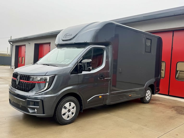 New Model Renault EQUITA 2-Horse Trailer, 3-Seater Truck with Automatic Transmission