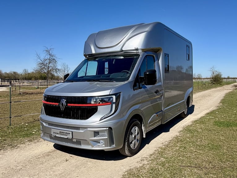 Renault 2-Horse Trailer with 5 Seats, Stallion Equipment, Brand New Truck