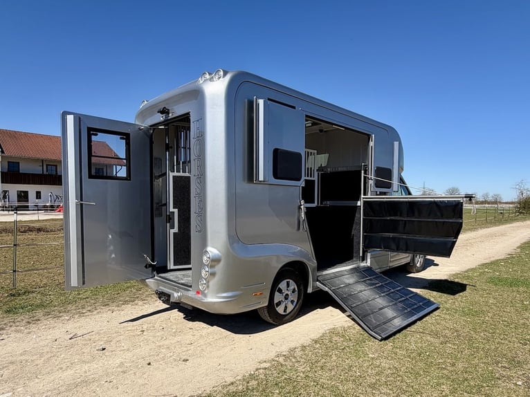 Renault 2-Horse Trailer with 5 Seats, Stallion Equipment, Brand New Truck