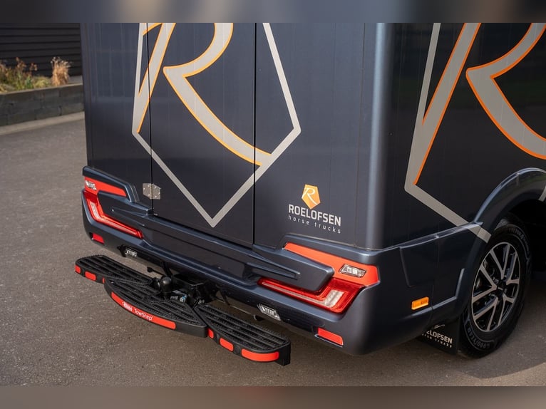 Renault Roelofsen Parados 2-Horse Trailer with Automatic Transmission, New Model 2026