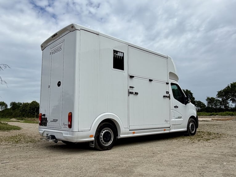 Renault Roelofsen Yorse 2-Horse Trailer – Latest Model – High Payload – SPECIAL PRICE