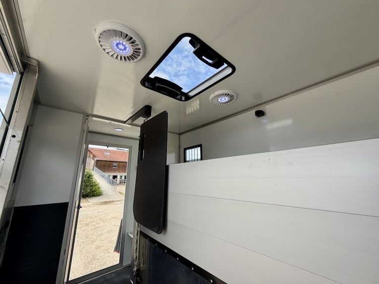 Renault Roelofsen Yorse 2-Horse Trailer – Latest Model – High Payload – SPECIAL PRICE
