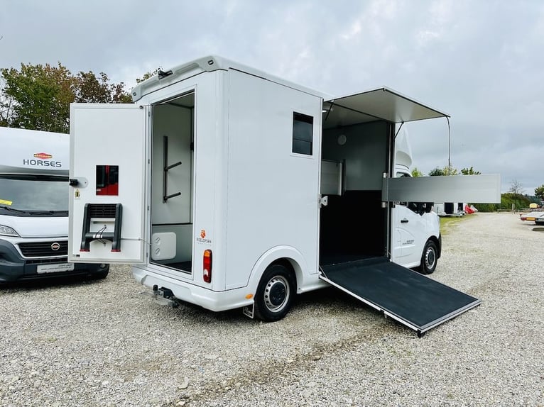 Renault Roelofsen Yorse 2-Pony Trailer, 3.5-tonne. 165 HP, manual transmission, toll-free, high payl