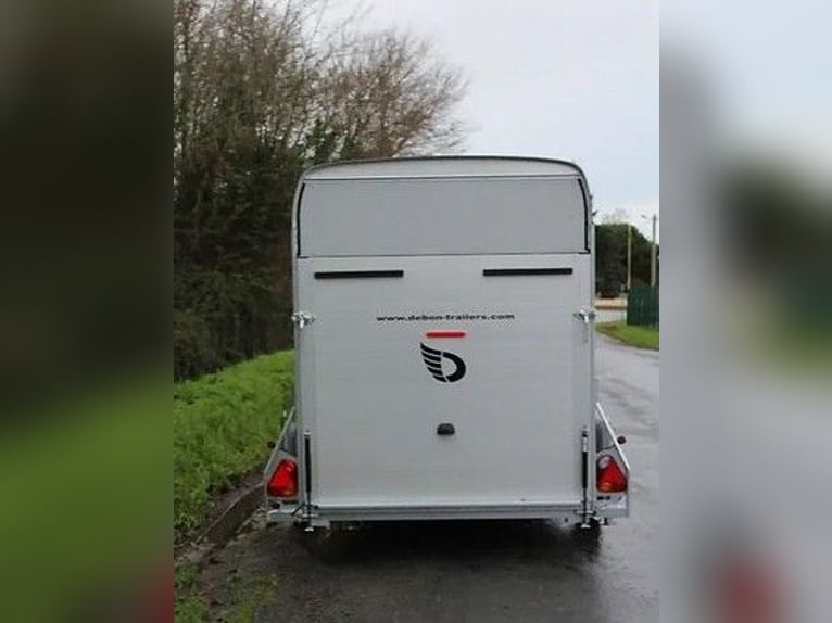 Debon Roadster 400 Box Trailer – 1,300 kg, Spacious, Durable, and Versatile