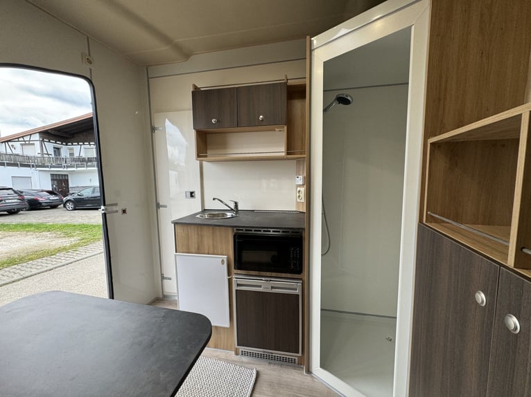 Horse Transporter DT Trailer for 2 Horses with Spacious Living Area, 3.5t – Heating – Toll-Free