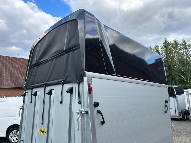 Humbaur Pferdeanhänger Xanthos Aero 2400 2,4t Sattelkammer 100km/h Black