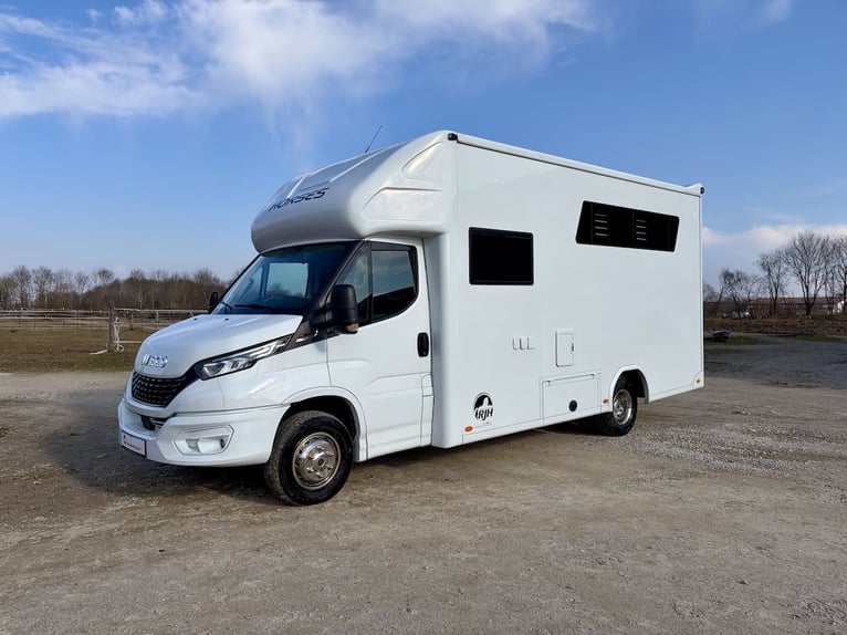 Iveco Daily RJH Sport Pro H2 for 2 horses with living cabin, WC, and shower – Used truck
