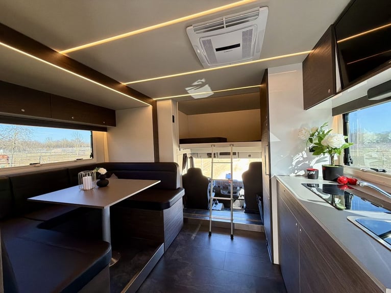 Iveco Eurocargo 160E RJH Ecoline H5 Horse Transporter, Slide-Out, 5-Horse Capacity, Truck with WC an
