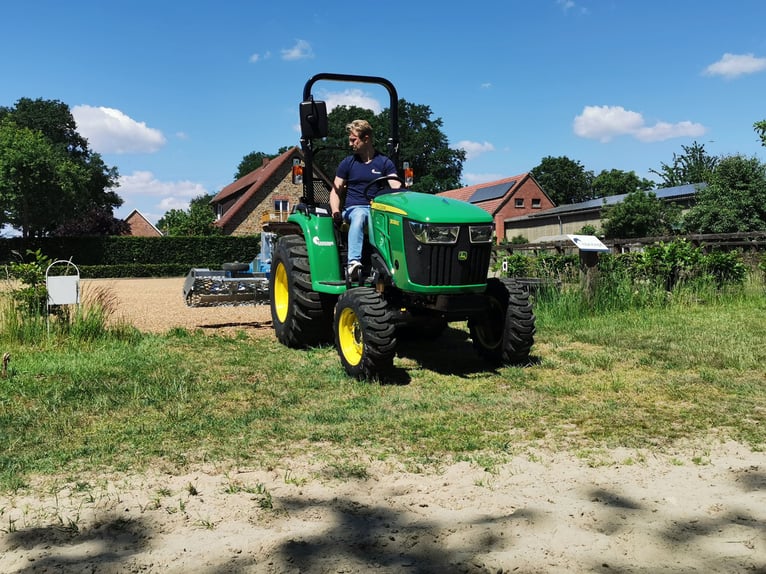 John Deere 3038E | Ausstellungsmaschine | 1x zum Aktionspreis | Kleintraktor Kompakttraktor