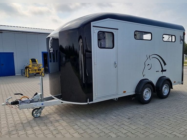 Liberté Maxi 4 Horse Trailer – with side ramp and integrated tack storage