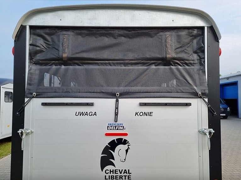 Liberté Maxi 4 Horse Trailer – with side ramp and integrated tack storage