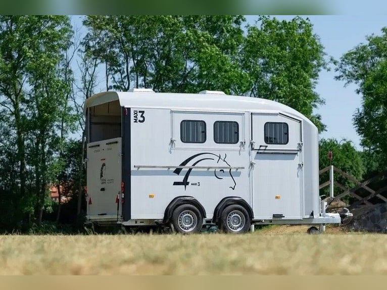Liberty Maxi 3 Horse Trailer – with tack storage and side ramp