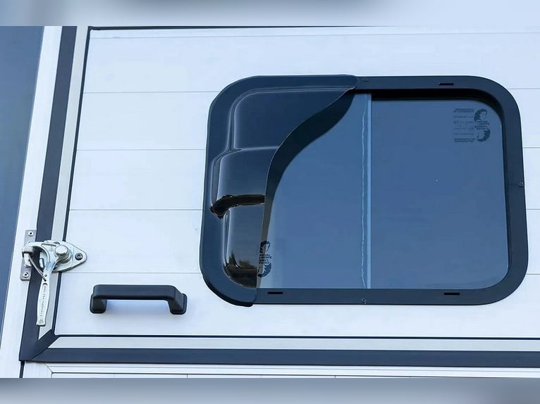 Liberty Touring Country XL Horse Trailer with front ramp and tack room