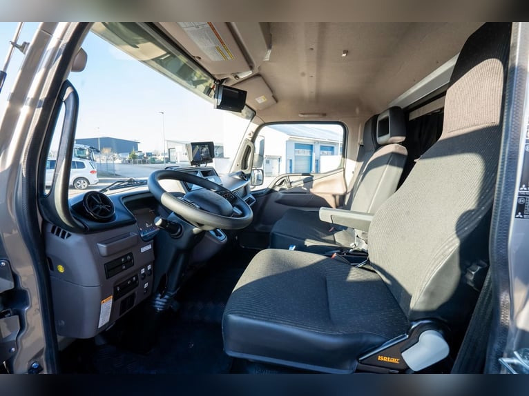 7.5-ton horse transporter Mercedes FUSU-Canter – Automatic