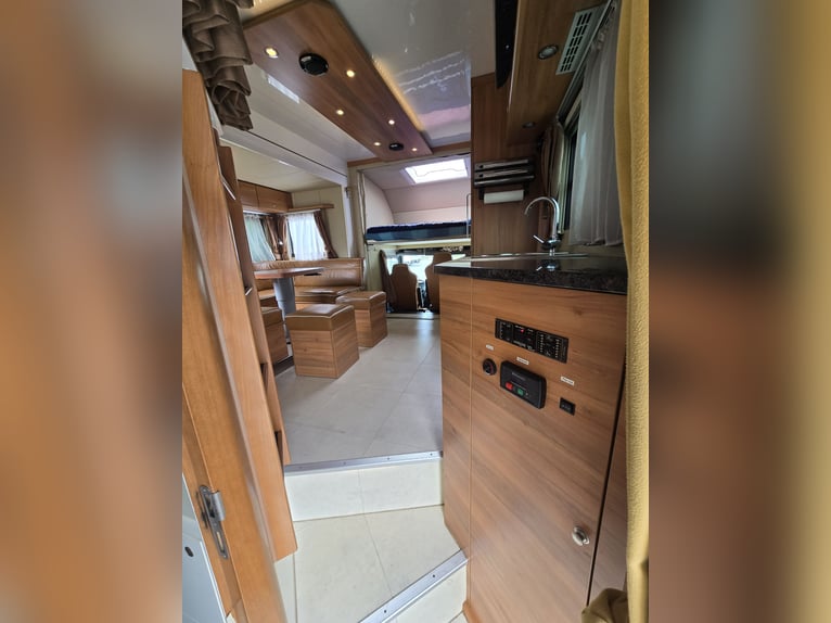 MAN TGM 15.290 4x2 LL – AK body, first registration 2012, Pop Out, for 5 horses