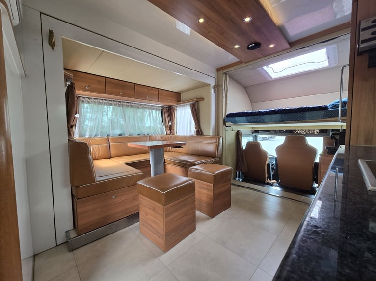 MAN TGM 15.290 4x2 LL – AK body, first registration 2012, Pop Out, for 5 horses