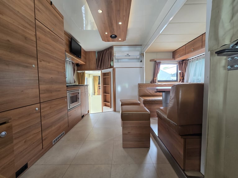 MAN TGM 15.290 4x2 LL – AK body, first registration 2012, Pop Out, for 5 horses